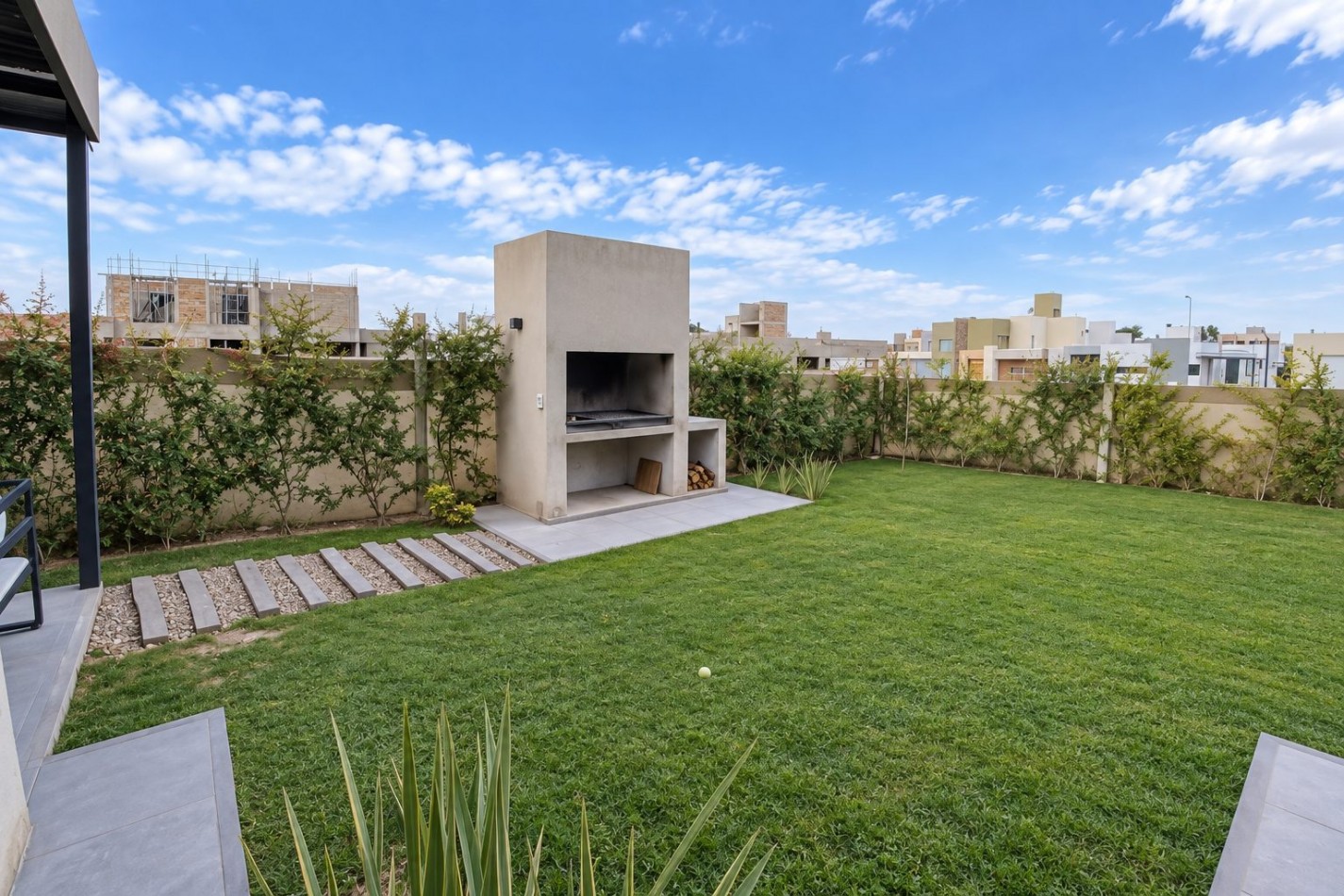 INMOESTATE ALQUILA CASA EN LOMAS DE RUSSELL, MAIPU, MENDOZA