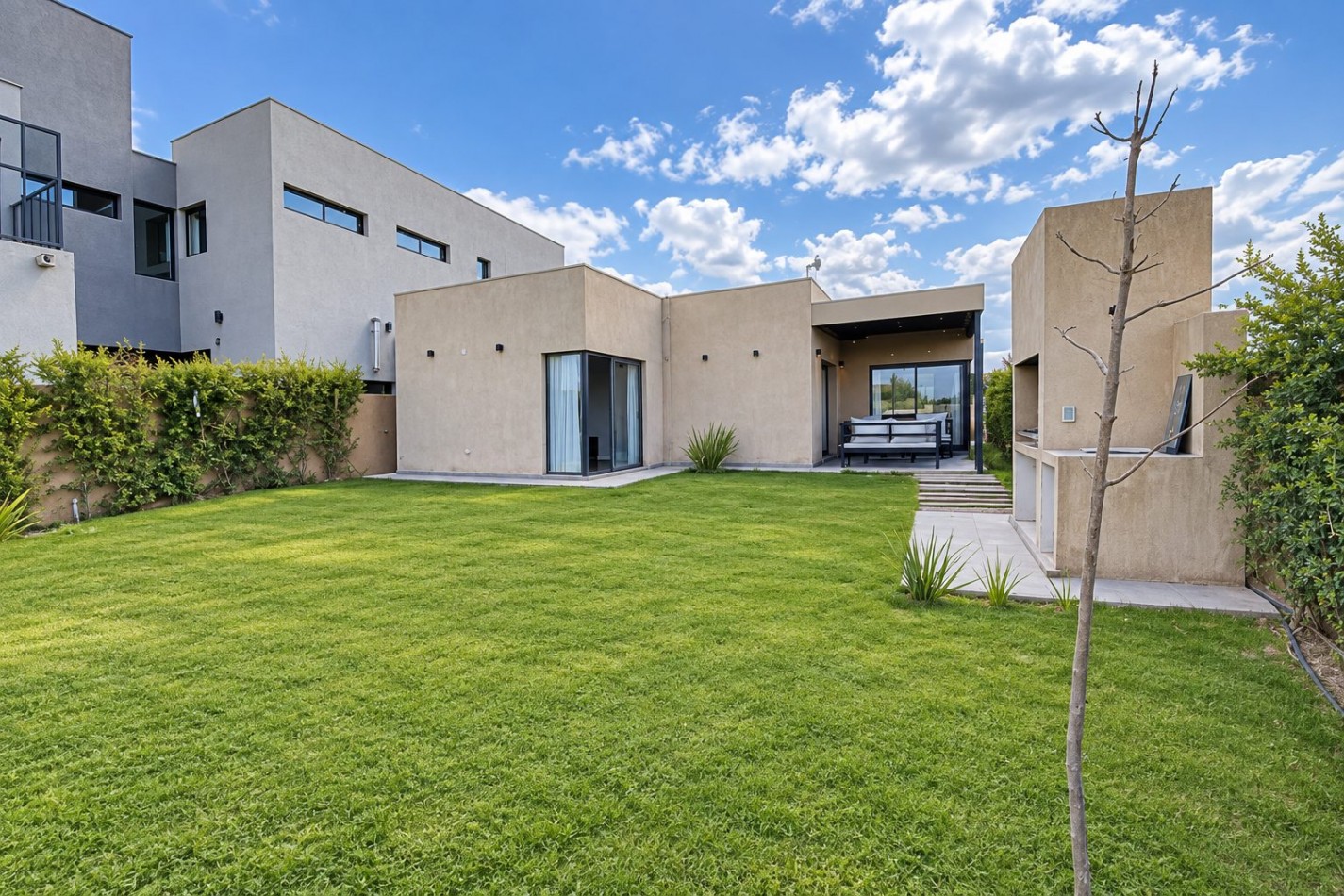 INMOESTATE ALQUILA CASA EN LOMAS DE RUSSELL, MAIPU, MENDOZA