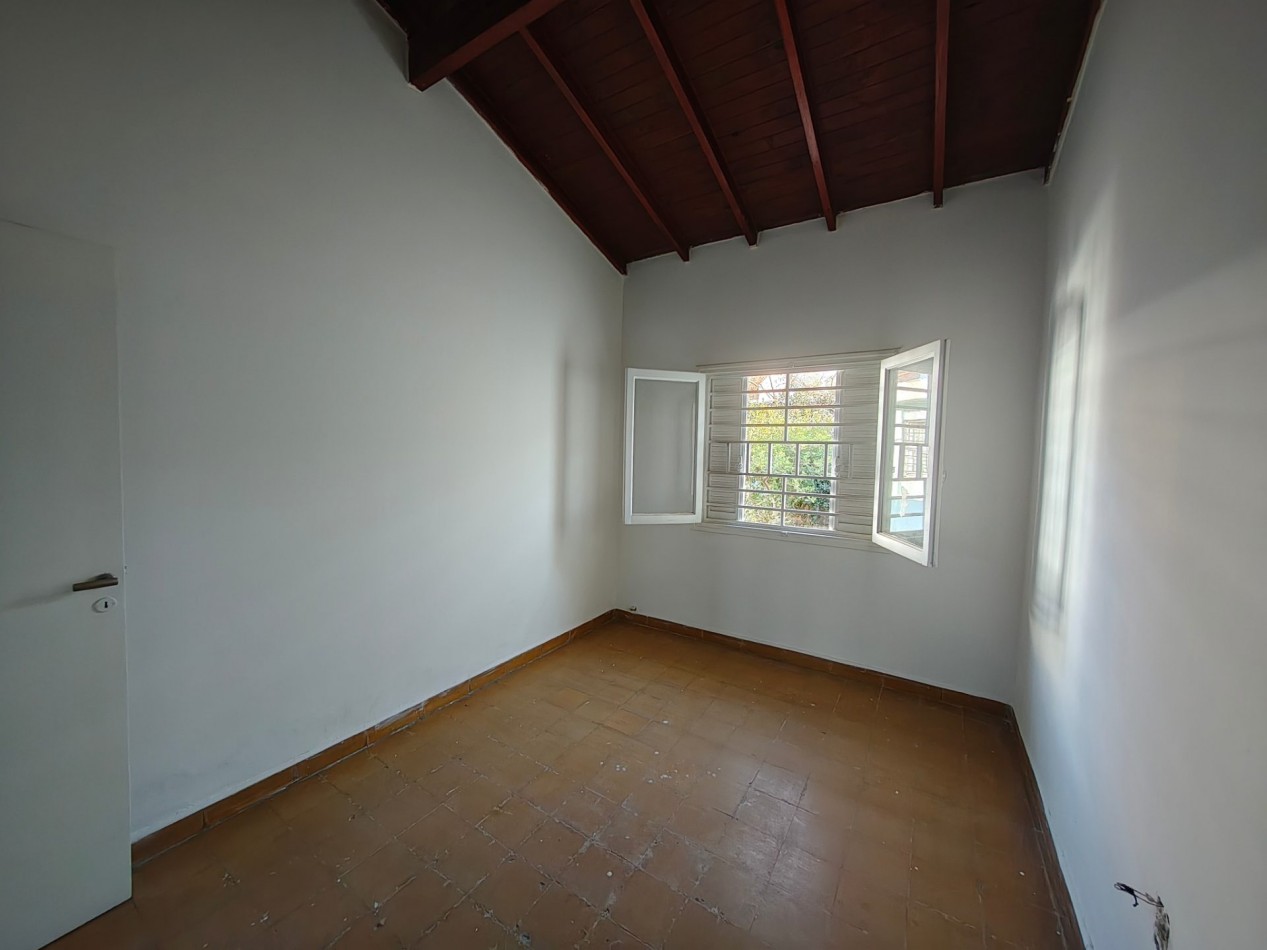 VENTA DE CASA CON 3 DORMITORIOS EN BARRIO SANTA ANA, GUAYMALLEN