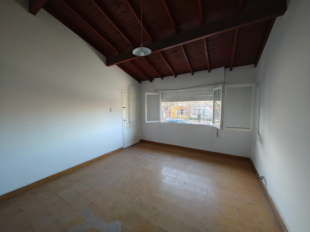 VENTA DE CASA CON 3 DORMITORIOS EN BARRIO SANTA ANA, GUAYMALLEN