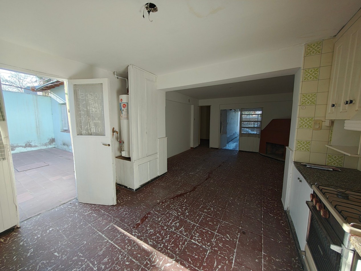 VENTA DE CASA CON 3 DORMITORIOS EN BARRIO SANTA ANA, GUAYMALLEN