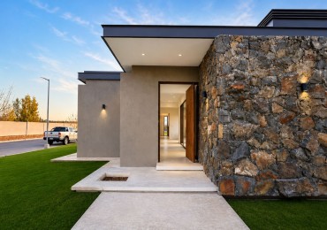 INMOESTATE VENDE CASA EN BARRIO TIERRAS ALTAS DE LUJAN - LUJAN DE CUYO, MENDOZA