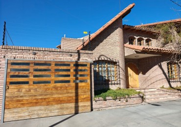 INMOESTATE VENDE CASA DE CATEGORIA EN CALLE EVANS, LUJAN DE CUYO, MENDOZA